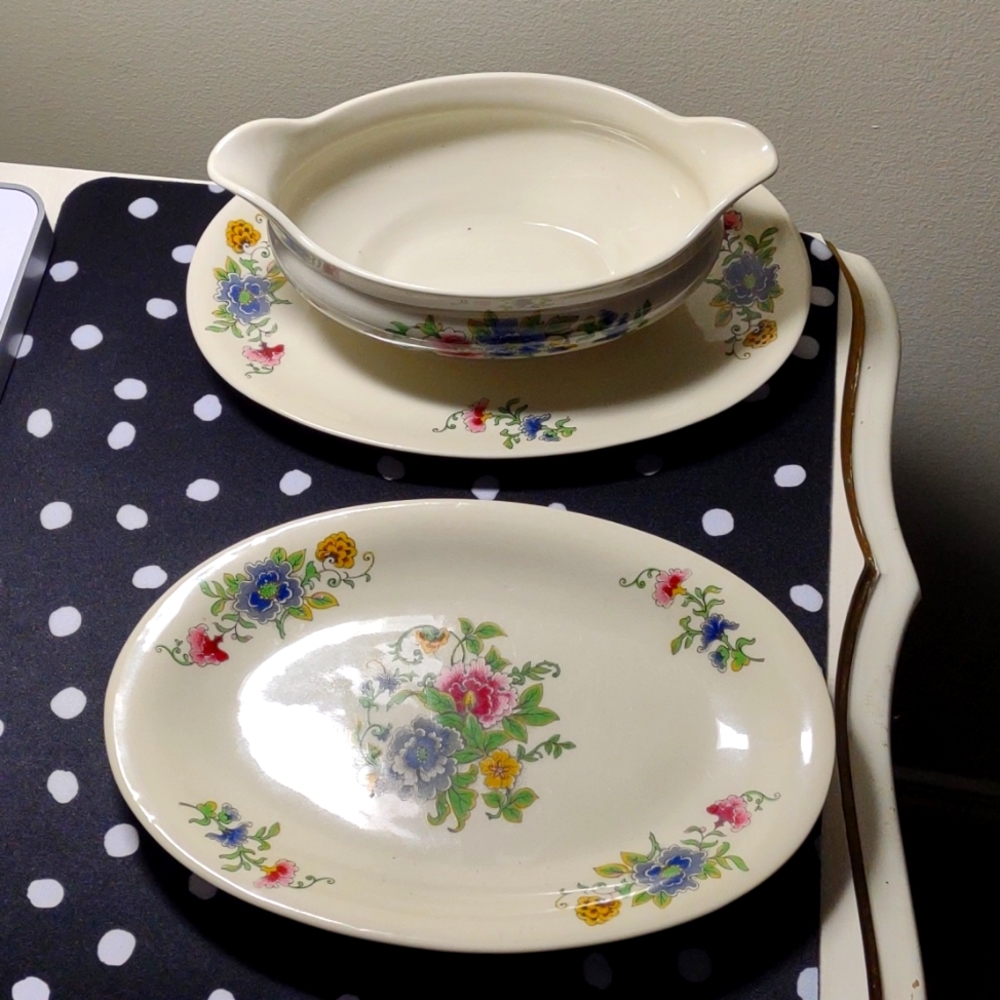 Vintage Floral Gravy boat with matching plate